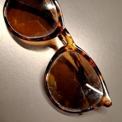 İLost kullanarak IKEA Nice Saint Isidore tarafından bildirildiği gibi Güneş gözlüğü Marron plastique