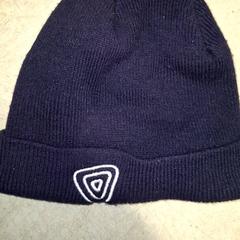 Beanie blauw, gemeldet von Qbuzz DMG über iLost