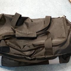 Táska - Sporttas zwart, amint azt Regio Oost-Vlaanderen az iLost segítségével jelentette.