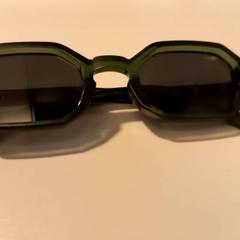 サングラス がiLostで Arriva Limburg Noord によって報告されました