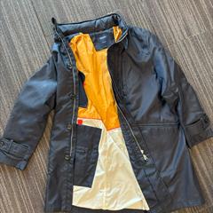 재킷 BOGI, iLost를 사용하여 Inntel Hotels Den Haag Marina Beach에 보고됨