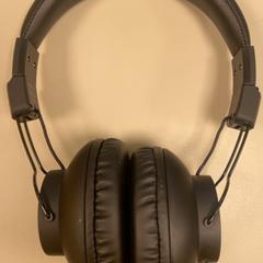 سماعات الرأس، كما تم الإبلاغ عنه بواسطة Pathé Schiedam عبر iLost