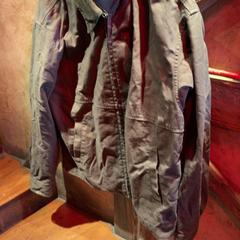 Chaqueta Green, segundo informou Club Nyx/Exit Café usando iLost