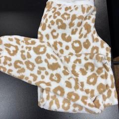 Nadrág White panter print, amint azt Van der Valk Duiven bij Arnhem A12 az iLost segítségével jelentette.