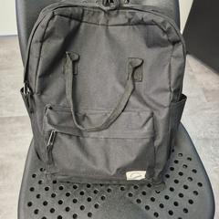 Rugtas Zwart, amint azt Arriva Infoshop Enschede az iLost segítségével jelentette.