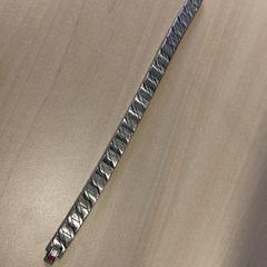 Armband Tommy Hilfiger, come riportato a iLost