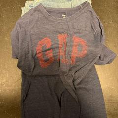 Koszula and jeans, zgłoszono przez Ramada by Wyndham Amsterdam Airport Schiphol przy użyciu iLost