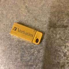 Usb-stick Golden Verbatim USB, gemeldet von KABUL à GoGo / Teatro über iLost