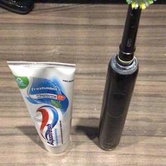 Elektryczna szczoteczka do zębów Zwart, zgłoszono przez Van der Valk Hotel Zwolle przy użyciu iLost