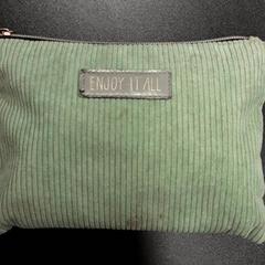 Etui Groen, zoals gemeld door Arriva Vechtdallijnen met iLost