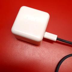 Oplader laptop، كما تم الإبلاغ عنه بواسطة UvA REC عبر iLost