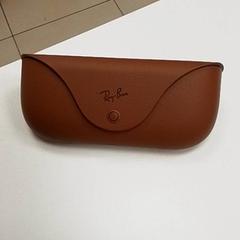 Szemüveg Ray Ban, amint azt ilévia az iLost segítségével jelentette.