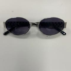 Des lunettes de soleil, a été signalé par Movie Park Germany utilisant iLost