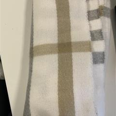 Scarf, rapporterat av IKEA Mons med iLost