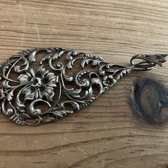 Zilveren hanger an iLost gemeldet