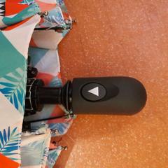 Ombrello pieghevole noir avec frise, come riportato da TCL utilizzando iLost