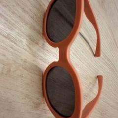 Des lunettes de soleil, a été signalé par IKEA Paris - Plaisir utilisant iLost