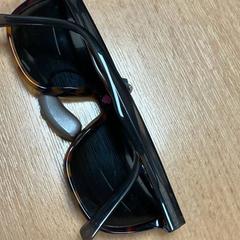 Lentes, segundo informou Sheraton Brussels Airport Hotel usando iLost