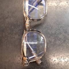 Ulleres de lectura, segons ha informat Rotterdam The Hague Airport mitjançant iLost