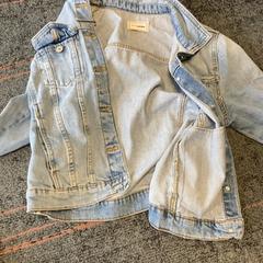 Jeansowa kurtka Blauw spijker, zgłoszono przez Connexxion Amstelland-Meerlanden Schiphol Zuid przy użyciu iLost