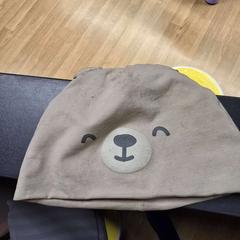 Chapéu béžová medvěd, como reportado por IKEA Brno utilizando o iLost