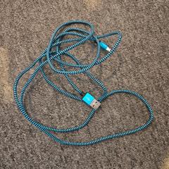 شاحن usb، كما تم الإبلاغ عنه بواسطة Ramada by Wyndham Amsterdam Airport Schiphol عبر iLost