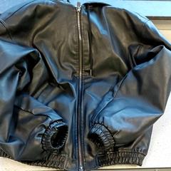 Vêtements, a été signalé par Regio Limburg - Leuven utilisant iLost