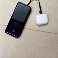 Earphones & Charger, as reported by Qbuzz GD Groningen Peizerweg using iLost