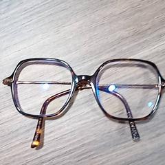 Glasögon, rapporterat av CARS HANGARD med iLost