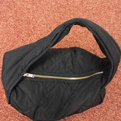 حقيبة يد zwart stof، كما تم الإبلاغ عنه بواسطة Arriva West-Brabant عبر iLost