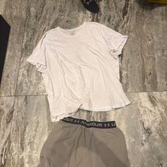 Kleding, gemeldet von Van der Valk Hotel Amsterdam-Amstel über iLost