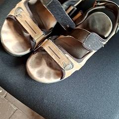 Sandal Bruin/begie, as reported by Attractie- & Vakantiepark Slagharen using iLost