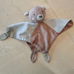 Doudou plat Rose et beige، كما تم الإبلاغ عنه بواسطة IKEA Lyon Grand Parilly عبر iLost