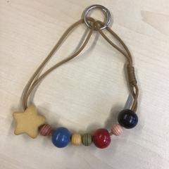 Nyaklánc Houten kralen, amint azt Gemeente Nijmegen az iLost segítségével jelentette.