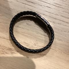 Armband, jak nahlášeno Poppodium 013 pomocí iLost