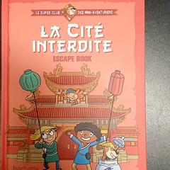 Livro La cité interdite, rouge, como reportado por IKEA Bayonne Ametzondo utilizando o iLost