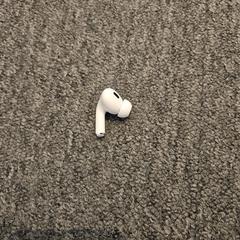 Earbud apple, come riportato da Ramada by Wyndham Amsterdam Airport Schiphol utilizzando iLost