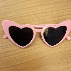 Napszemüveg Roze hartjes, amint azt DierenPark Amersfoort az iLost segítségével jelentette.