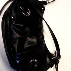 Handtasje zwart, som rapportert av Qbuzz ZHN ved bruk av iLost