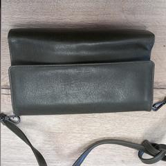 Damestas groen がiLostで Pouw Vervoer によって報告されました