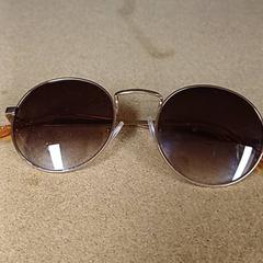 Sunglasses, as reported by Qbuzz GD Groningen Peizerweg using iLost
