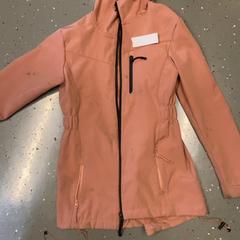 Kurtka Roze, zgłoszono przez Attractie- & Vakantiepark Slagharen przy użyciu iLost