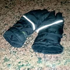 Dětské rukavice, jak nahlášeno Pathé Nijmegen pomocí iLost