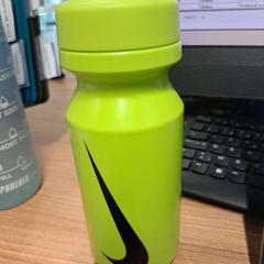 Wasserflasche green, gemeldet von Vrije Universiteit Brussel (VUB) über iLost