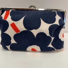 Marsupio, come riportato da IKEA Tokyo-Bay utilizzando iLost