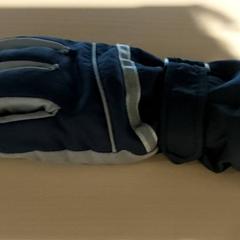 Roupa - handschoenen, segundo informou Regio Antwerpen - Brussel usando iLost