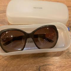 Gafas de sol, segundo informou MEININGER Hotel Marseille Centre la Joliette usando iLost