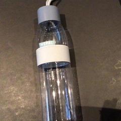 Üveg, amint azt Van der Valk Hotel Amsterdam Zuidas az iLost segítségével jelentette.