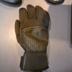 Rukavice, jak nahlášeno SnowWorld Landgraaf pomocí iLost