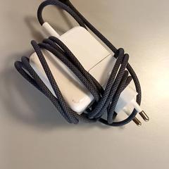 Adaptador Macbook lader, segundo informou Padualaan 99 usando iLost